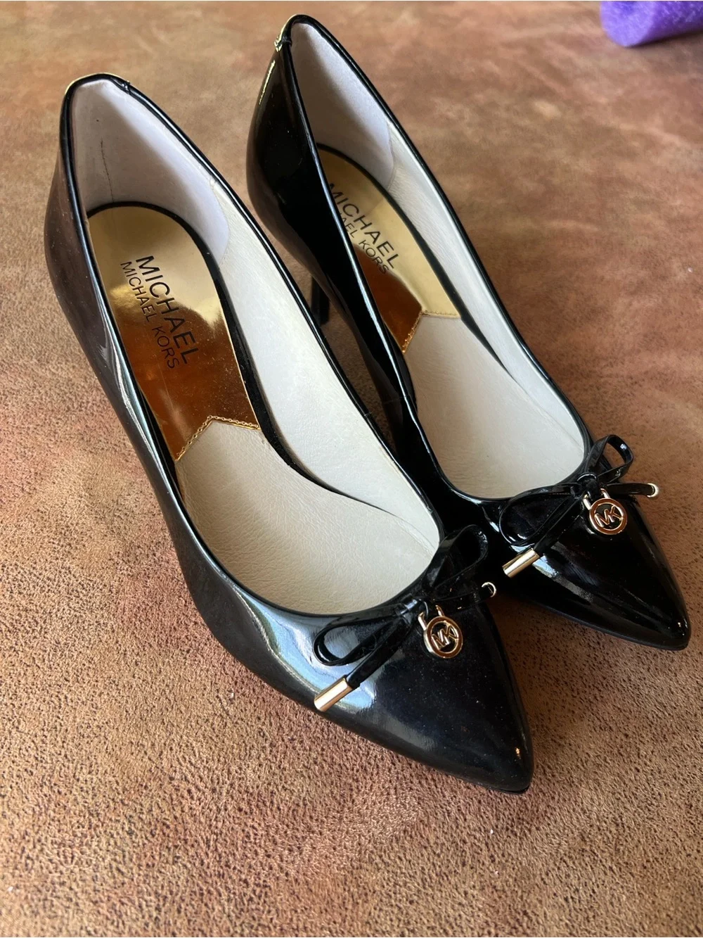 Michael Kors Black Patent Pointed-Toe Heels with Gold MK Charm Bow size 6